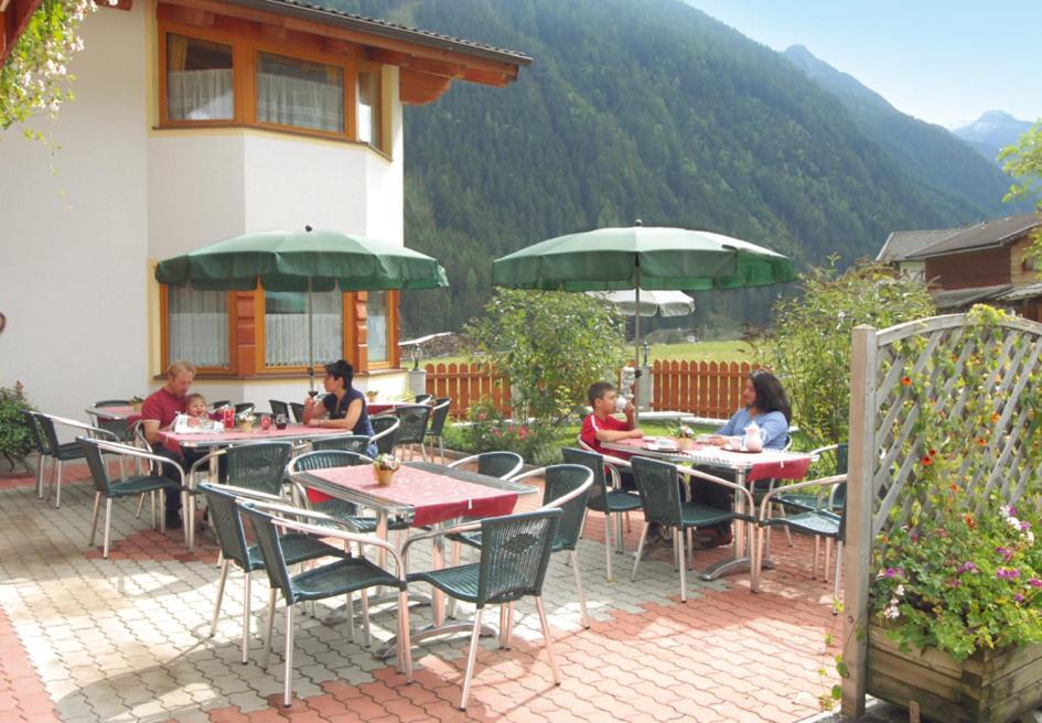 Alpenpension Elferblick Neustift im Stubaital Buitenkant foto